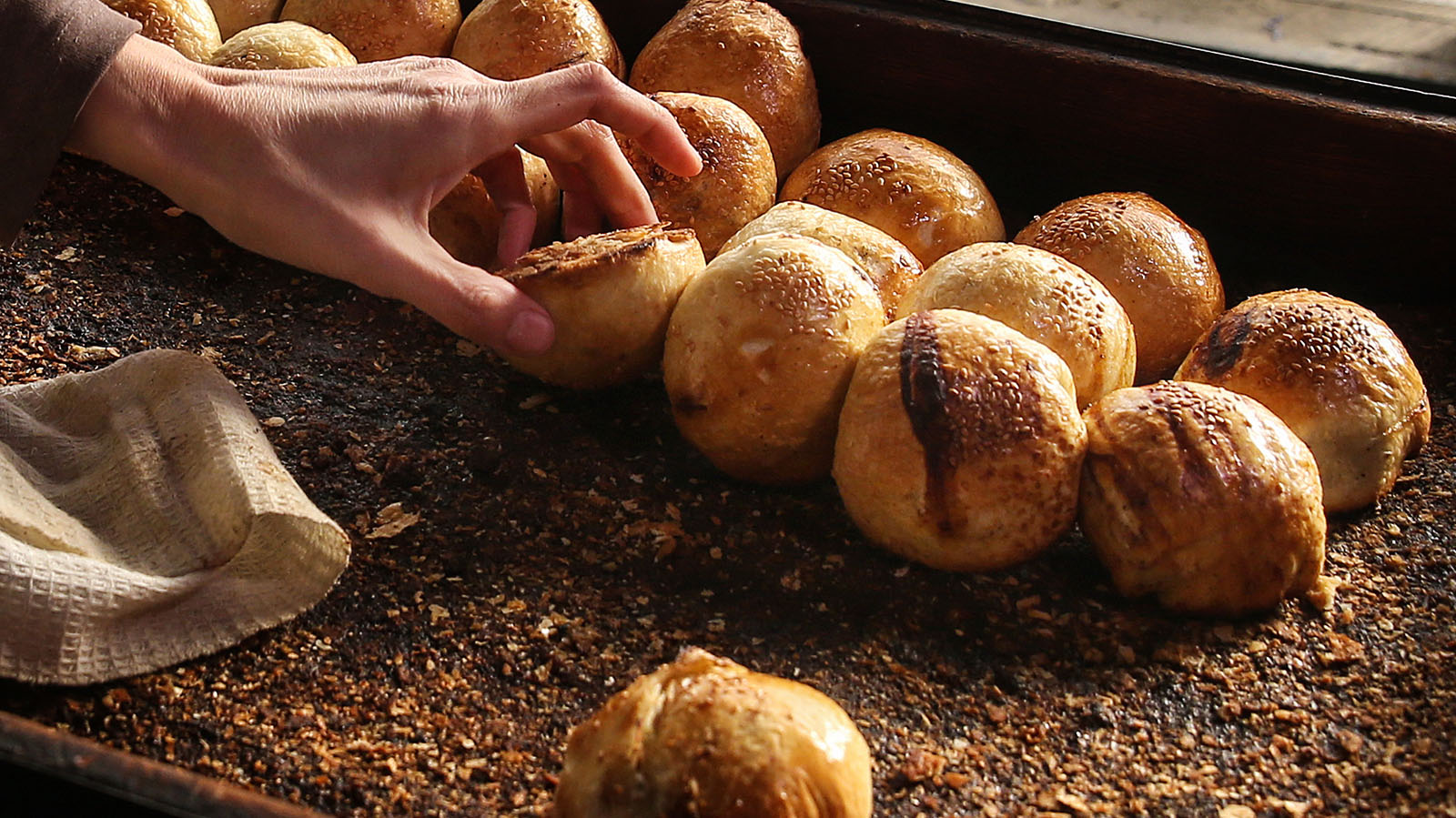 Хлеб без зрелищ: почему россияне полюбили есть в пекарнях